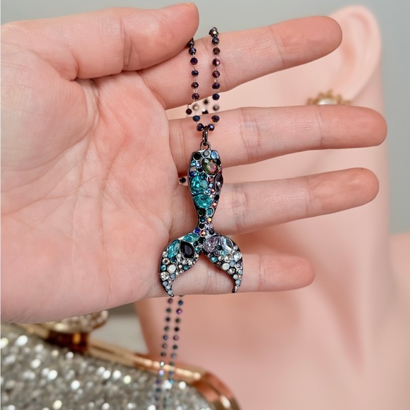 💎 Elegant Mermaid Tail Pendant Necklace - Picture 6 of 7